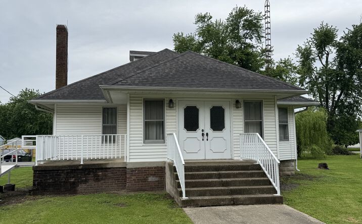Pictures of Special Purpose property located at 406 S Cleveland, Farmersville, IL 62533 for sales - image #1