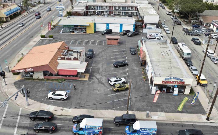 Pictures of Retail property located at 119 E. Wooley Road; 1032 S. Oxnard Boulevard; 1060 S. Oxnard Boulevard, Oxnard, CA 93030 for sales - image #1