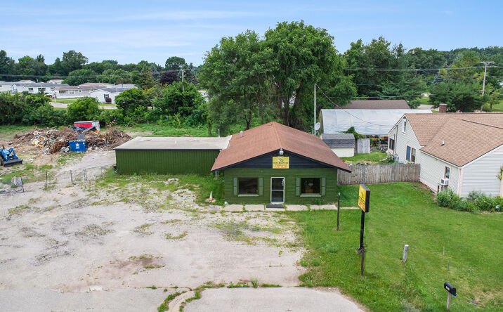 Pictures of Retail, Mixed Use, Business for Sale property located at 1223 East Caro Road, Caro, MI 48723 for sales - image #1