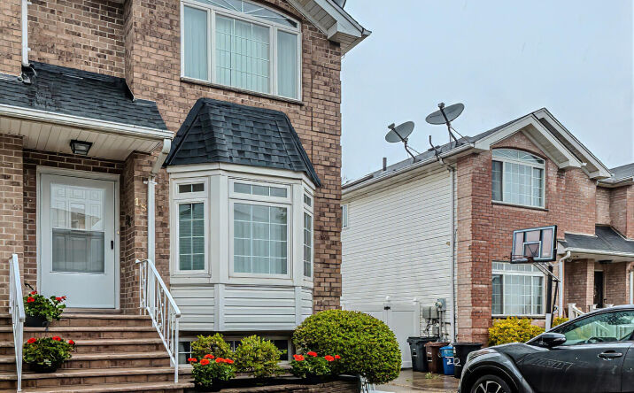 Pictures of Multifamily property located at 18 Bellavista Court, Staten Island, NY 10305 for sales - image #1
