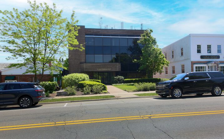 Pictures of Office property located at 191 E Deerpath Rd, Lake Forest, IL 60045 for sales - image #1