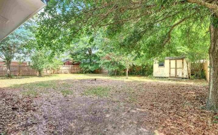 Pictures of Retail property located at 4200 E Johnson Ave, Pensacola, FL 32514 for sales - image #1