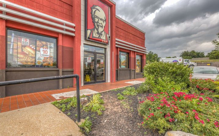 Pictures of Retail property located at 206 N WILSON AVE, SAND SPRINGS, OK 74063-6737 for sales - image #1