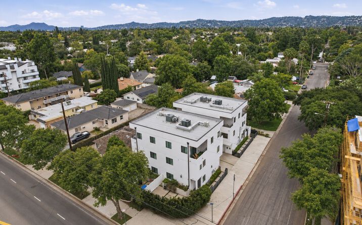 Pictures of Multifamily property located at 13822 OXNARD ST, VAN NUYS, CA 91401 for sales - image #1