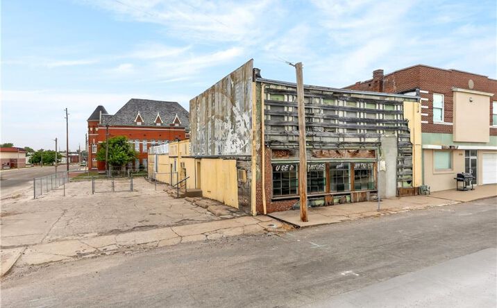 Pictures of Retail property located at 520 S 8th Street, St Joseph, MO 64501 for sales - image #1