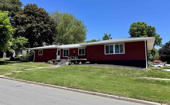 Pictures of Multifamily property located at 220 E Division, Audubon, IA 50025 for sales - image #1