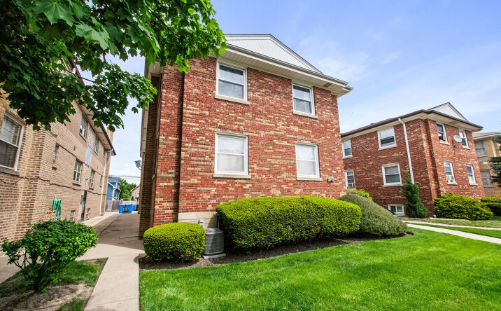 6252 W Irving Park Road, Chicago