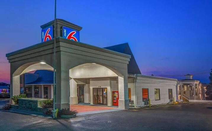 Pictures of Hospitality property located at 742 HWY 53, CALHOUN, GA 30701 for sales - image #1