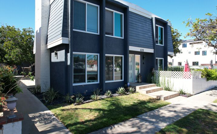 Pictures of Multifamily property located at 425 15th, Huntington Beach, CA 92648 for sales - image #1