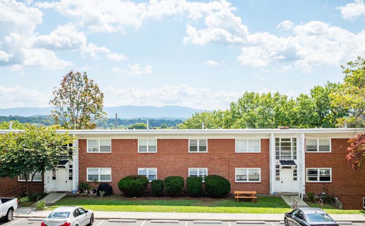 Pictures of Multifamily property located at 132 Mesa Lane, Bristol, VA 24201 for sales - image #1