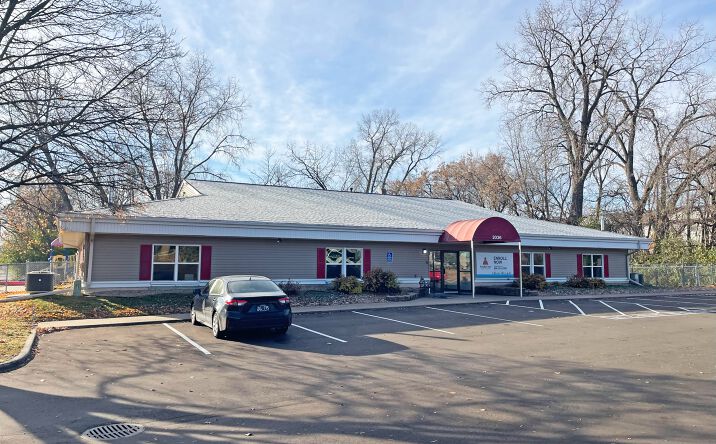 Pictures of Retail property located at 2036 COUNTY RD D E, MAPLEWOOD, MN 55109 for sales - image #1