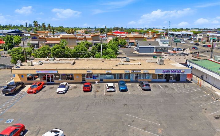 Pictures of Retail property located at 7206 Lindale Drive, Sacramento, CA 95828 for sales - image #1