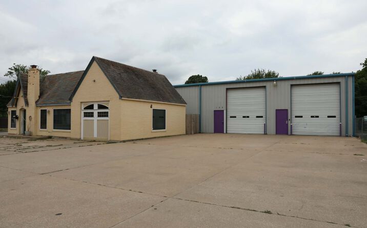 Pictures of Industrial, Office, Mixed Use property located at 126 South Pine Street, Ponca City, OK 74601 for sales - image #1