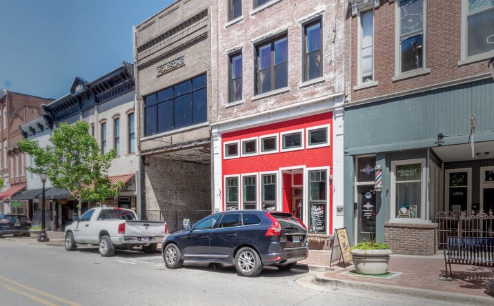 Pictures of Retail, Multifamily, Mixed Use property located at 125 Franklin Street, Clarksville, TN 37040 for sales - image #1