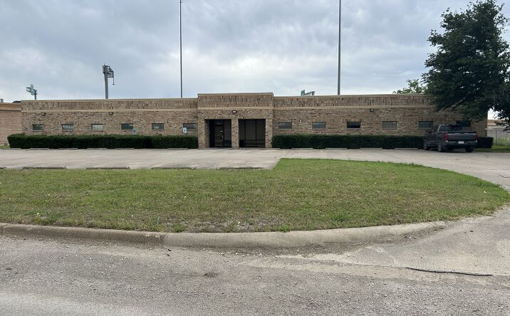 Pictures of Office, Industrial property located at 2462 East Long Avenue, Fort Worth, TX 76106 for sales - image #1