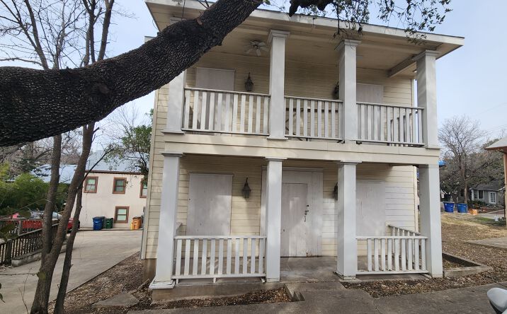 Pictures of Multifamily property located at 804 E DEAN KEETON ST, AUSTIN, TX 78705-3202 for sales - image #1
