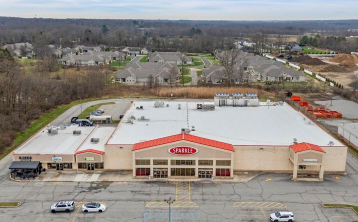 Pictures of Retail property located at 1135 W Western Reserve Rd, Youngstown, OH 44514 for sales - image #1