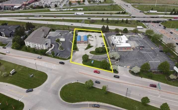 Pictures of Retail, Office, Mixed Use property located at 3632 S TAYLOR DR, SHEBOYGAN, WI 53081 for sales - image #1
