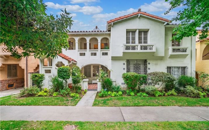 Pictures of Multifamily property located at 1026 S Crescent Heights, Los Angeles, CA 90035 for sales - image #1