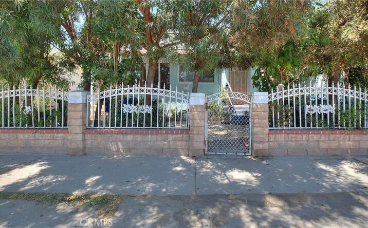 Pictures of Multifamily property located at 1159 E 74th Street, Los Angeles, CA 90001 for sales - image #1