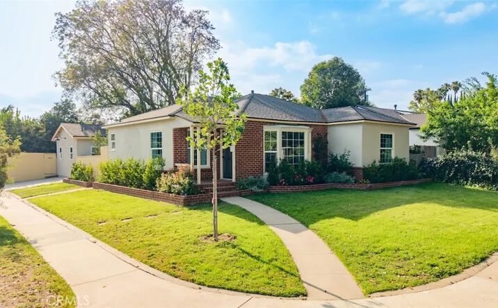 Pictures of Multifamily property located at 16645 Haynes Street, Lake Balboa, CA 91406 for sales - image #1