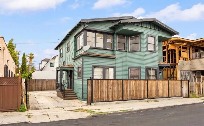 Pictures of Multifamily property located at 2621 Juliet, Los Angeles, CA 90007 for sales - image #1
