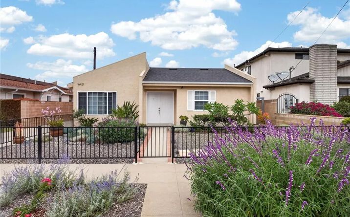 Pictures of Multifamily property located at 16421 S Manhattan Place, Gardena, CA 90247 for sales - image #1