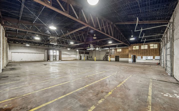 Pictures of Retail, Industrial, Mixed Use property located at 7001 LYONS AVE, HOUSTON, TX 77020-5358 for sales - image #1