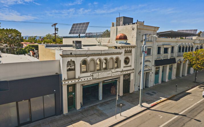 Pictures of Retail property located at 141 N La Brea Avenue, Los Angeles, CA 90036 for sales - image #1