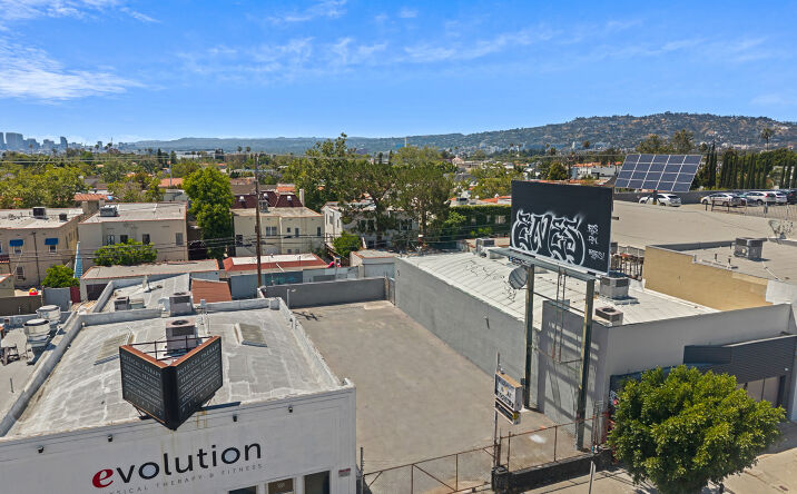 Pictures of Land property located at 133 N La Brea Avenue, Los Angeles, CA 90036 for sales - image #1