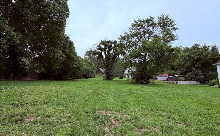 Pictures of Land, Multifamily property located at 717 & 719 South 10th Street, St Joseph, MO 64501 for sales - image #1
