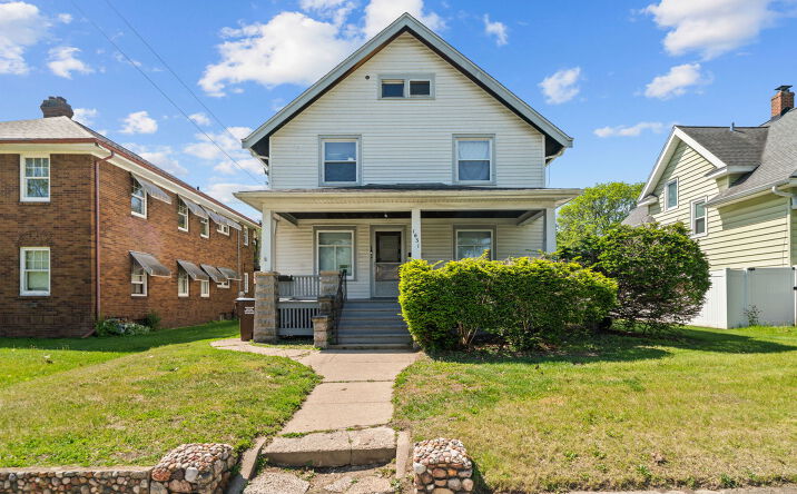 Pictures of Multifamily property located at 1631 8th Avenue, Rockford, IL 61104 for sales - image #1