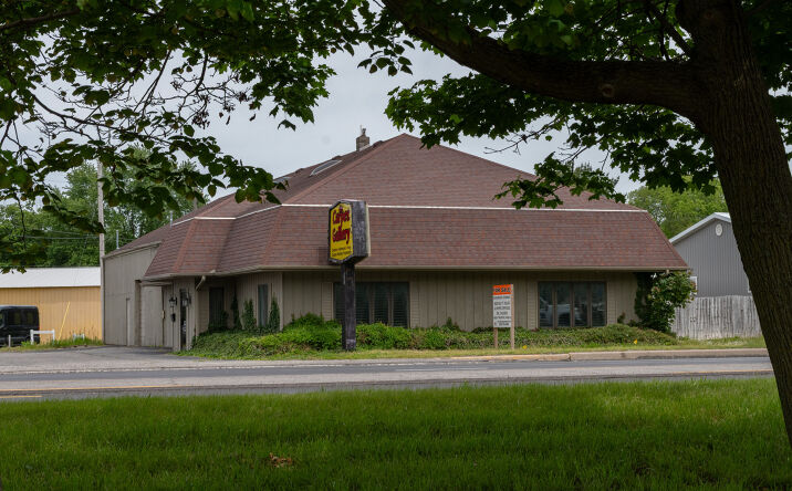 Pictures of Retail, Office property located at 1505 ELKHART RD, GOSHEN, IN 46526-2012 for sales - image #1