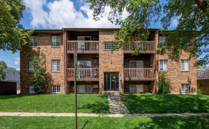 Pictures of Multifamily property located at 809 KIMBERLY DR, DEKALB, IL 60115-1476 for sales - image #1