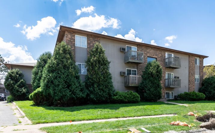 Pictures of Multifamily property located at 906 KIMBERLY DR, DEKALB, IL 60115-1459 for sales - image #1