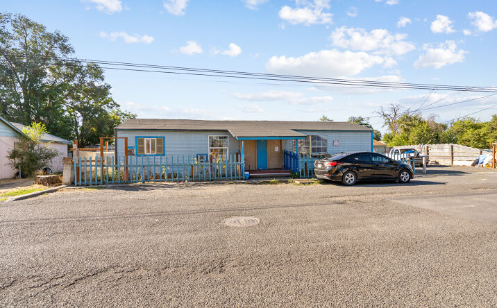 Pictures of Retail, Multifamily property located at 153 W Beech Ave, Hermiston, OR 97838 for sales - image #1