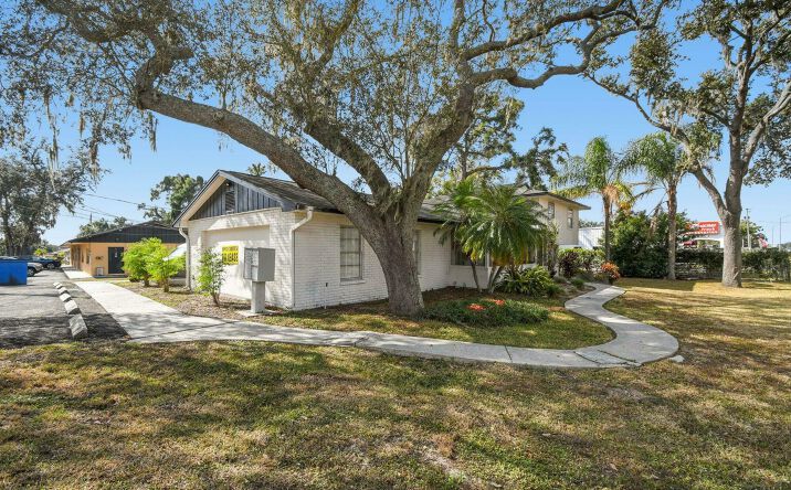 855 Brandon Blvd, Brandon