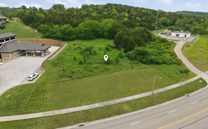 Pictures of Land property located at SW 37th ST, Topeka, KS 66614 for sales - image #1