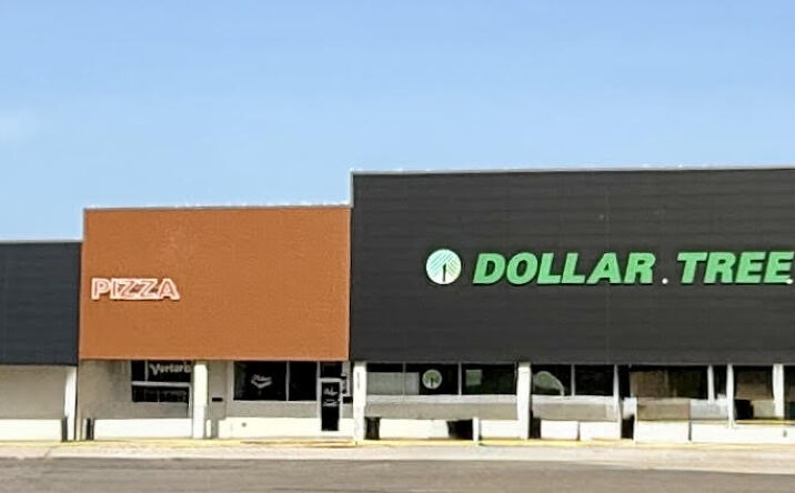 Pictures of Retail property located at 6830 14th Street West, Bradenton, FL 34207 for sales - image #1