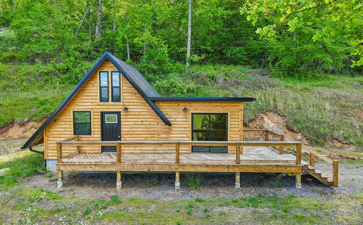 Pictures of Multifamily, Mobile Home Park property located at 137 Red Maple Lane, Burnsville, NC 28714 for sales - image #1