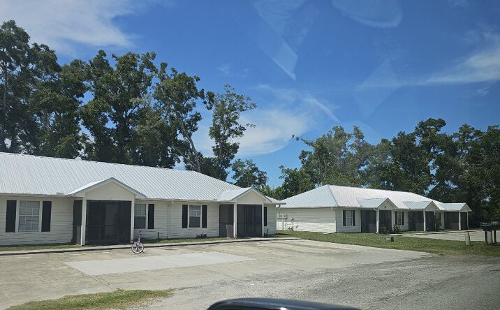 Pictures of Retail, Multifamily property located at 1439 North Paris Street, Bell, FL 32619 for sales - image #1