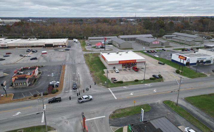 Pictures of Retail property located at 1040 N MAIN ST, Madisonville, KY 42431 for sales - image #1