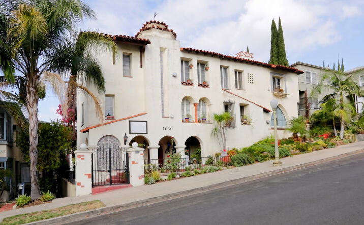Pictures of Multifamily property located at 1939 N Kenmore Ave, Los Angeles, CA 90027 for sales - image #1