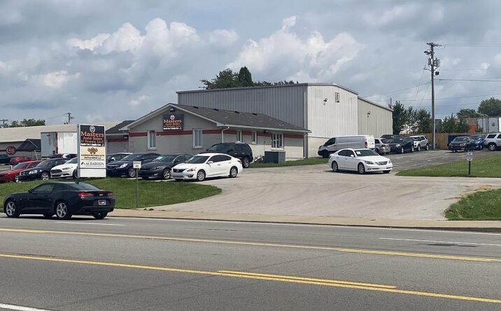 Pictures of Industrial property located at 2714 RUSSELLVILLE RD, BOWLING GREEN, KY 42101-3959 for sales - image #1