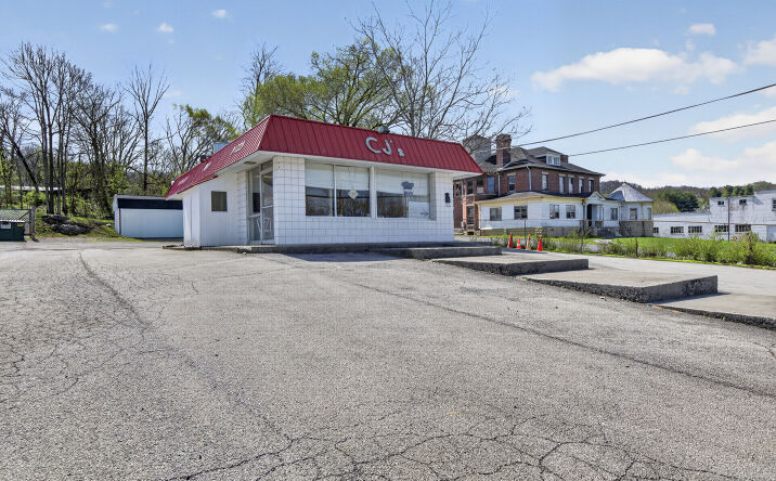 Pictures of Retail property located at 534 S MAIN ST, MARION, VA 24354-2414 for sales - image #1
