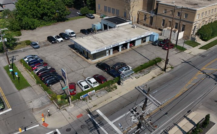 Pictures of Retail property located at 3395 Indianola Avenue, Columbus, OH 43214 for sales - image #1
