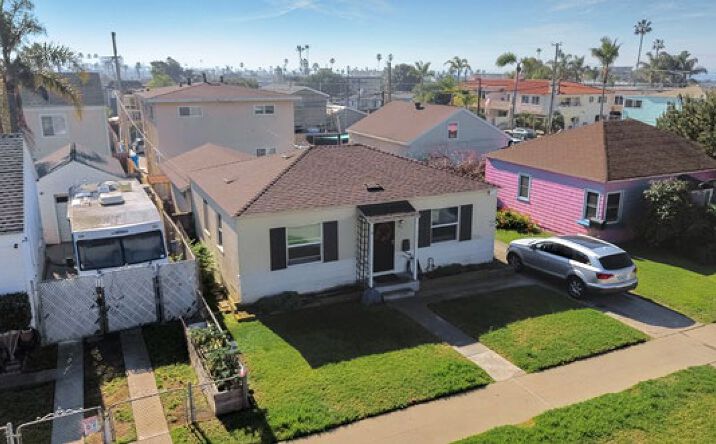 Pictures of Multifamily property located at 909-911 Chalcedony Street, San Diego, CA 92109 for sales - image #1