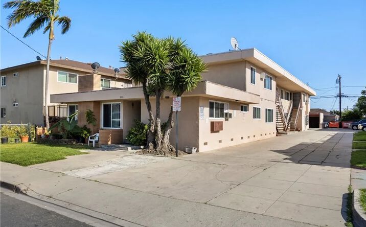 Pictures of Multifamily property located at 3516 Beechwood, Lynwood, CA 90262 for sales - image #1
