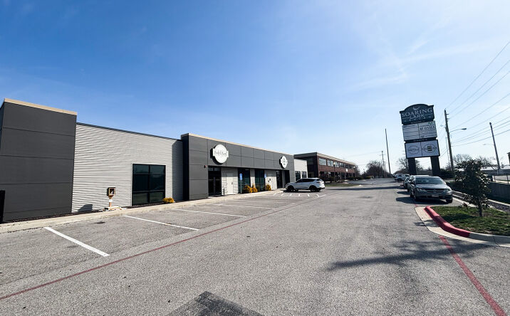 Pictures of Retail, Office, Mixed Use property located at 1507-1527 E Lark St, Springfield, MO 65804 for sales - image #1