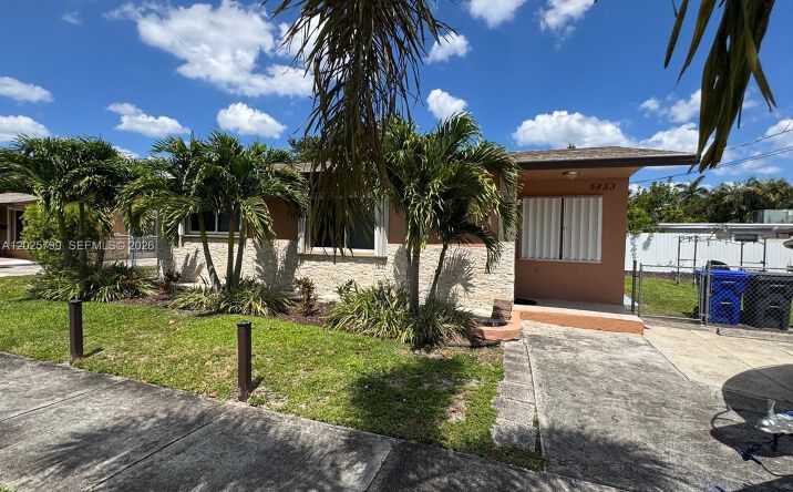 Pictures of Multifamily property located at 5851-5853 Fillmore St, Hollywood, FL 33021 for sales - image #1